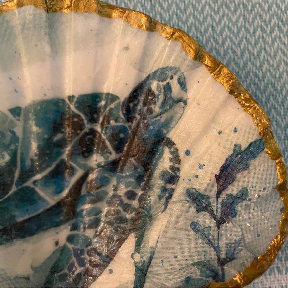 4” Hand Crafted Sea Turtle Scallop Shell. Price Is Firm. Shipping Included. - Picture 2 of 4